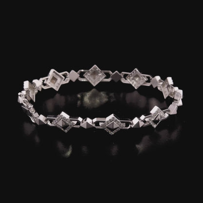 360 degree video of the 0.92 ct natural diamond pyramid station link bracelet in 14K white gold