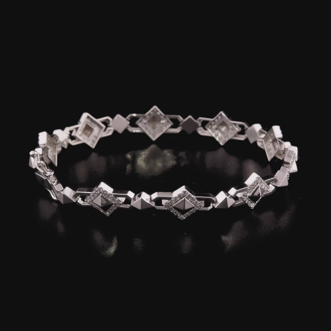 360 degree video of the 0.92 ct natural diamond pyramid station link bracelet in 14K white gold