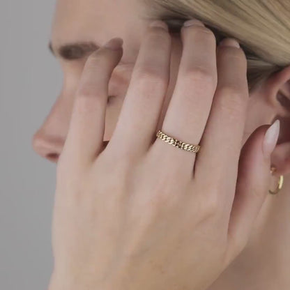 Curb Chain Link Ring in 18K Gold
