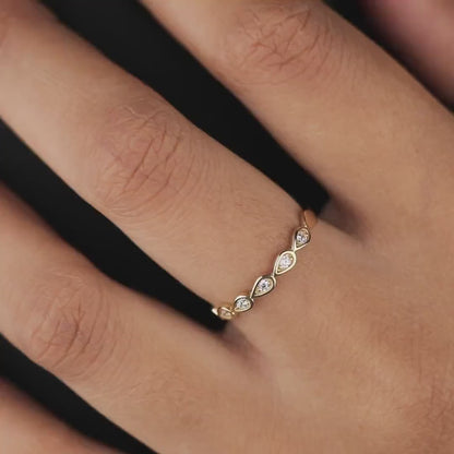 Bezel Tear Drop Band Ring in 18K Gold