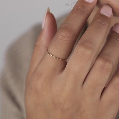 Minimal Band Ring in 18K Gold