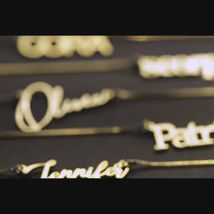 Box Chain Name Necklace in 18K Gold