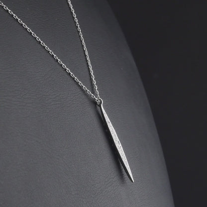 360 degree video of the graduated natural diamond bar pendant necklace in 14K white gold