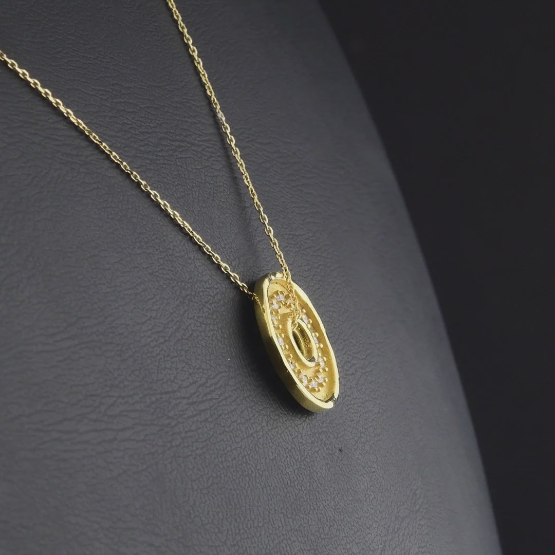 360 degree video of the natural diamond coin disc pendant necklace in 18K yellow gold