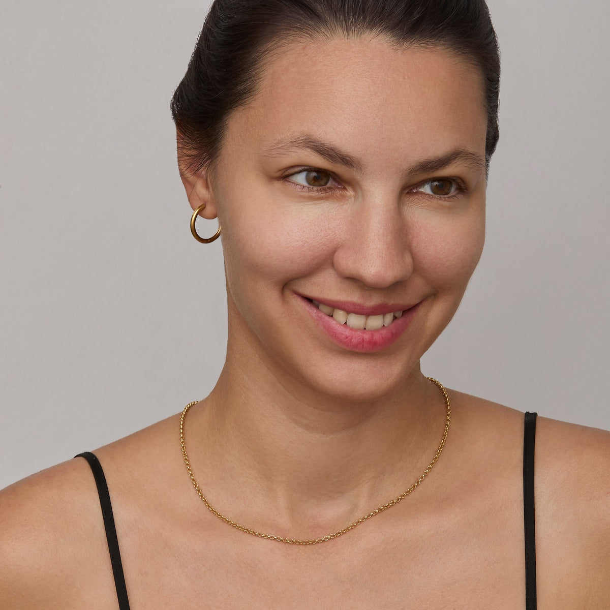 Gold rolo chain necklace worn on the neck