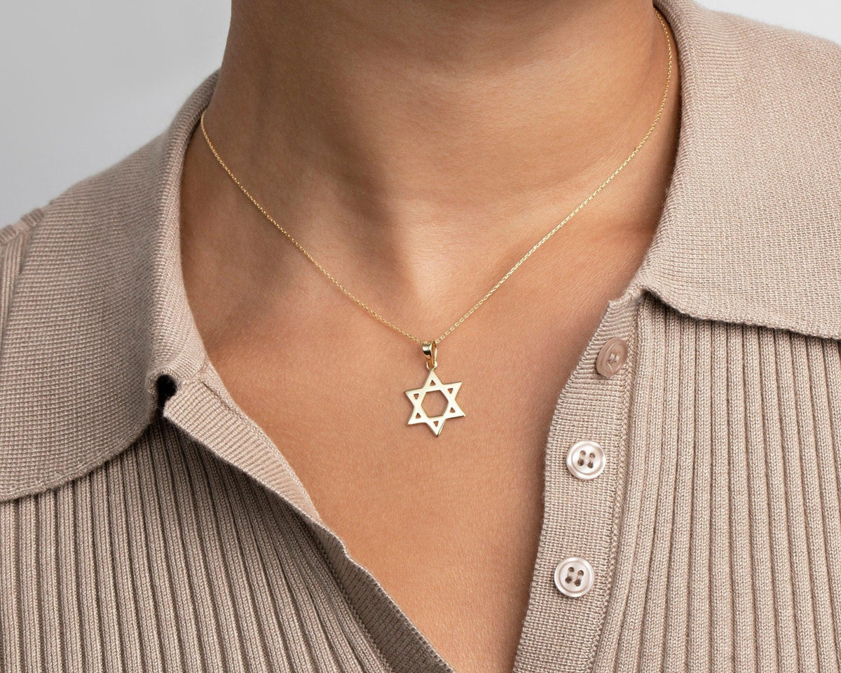 Close detail of the Small Star of David Necklace in 18K Gold Vermeil. Safe for sensitive skin, premium handmade jewelry.