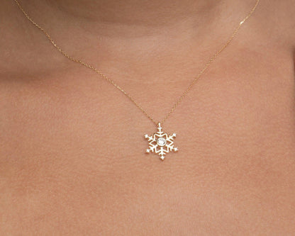 Snowflake Pendant Necklace as a thoughtful birthday gift in 18K Gold Vermeil. Hypoallergenic, no green marks.