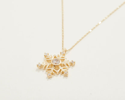 Snowflake Pendant Necklace in Glamour Jewelry House gift box — 18K Gold Vermeil daily wear gift. Tarnish-resistant.