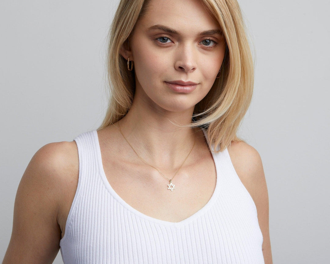 Star of David Necklace as a thoughtful birthday gift in 18K Gold Vermeil. Hypoallergenic, no green marks.