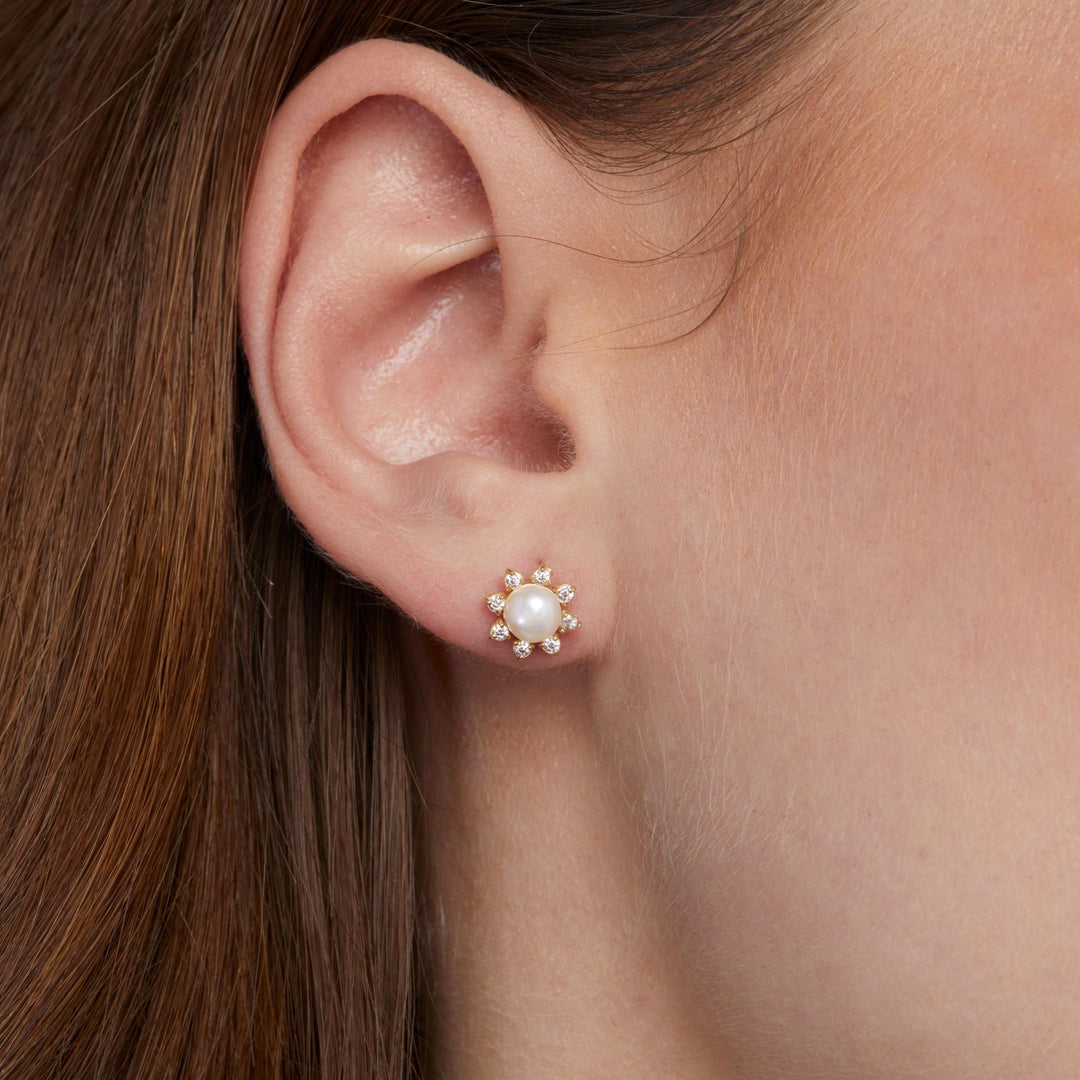 Sun Pearl Stud Earrings as a thoughtful birthday gift in 18K Gold Vermeil with Freshwater Pearl. Hypoallergenic.