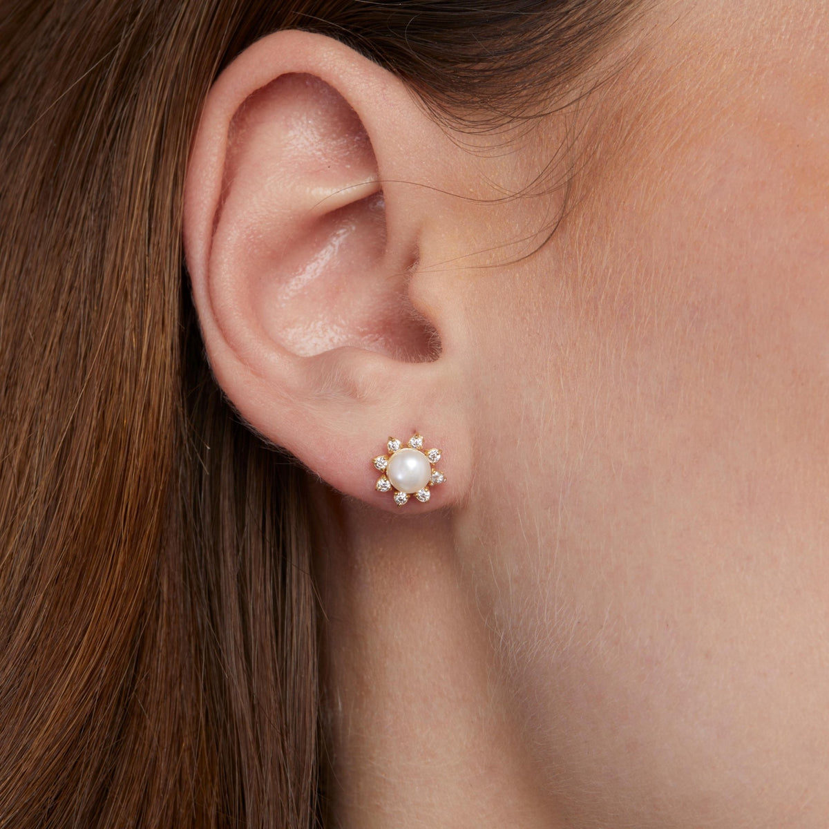 Sun Pearl Stud Earrings as a thoughtful birthday gift in 18K Gold Vermeil with Freshwater Pearl. Hypoallergenic.