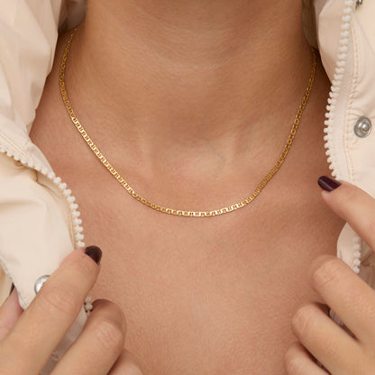 Gold traversino chain necklace worn on the neck